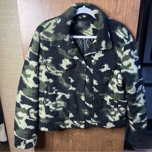 Blank NYC Shirt Jacket Camo Jacket Fleece Sherpa Size MEDIUM